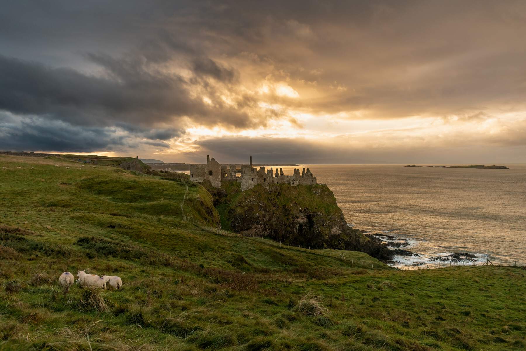 Dunluce castle bushmills co web size xpx irelandsbluebook